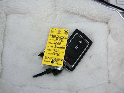 Used 2024 Jeep Grand Cherokee Laredo RWD image 21