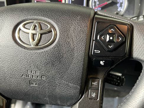 Used 2022 Toyota 4Runner TRD Off-Road Premium AWD/4WD image 20