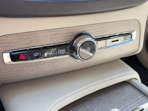 Certified 2024 Volvo XC90 B6 Ultimate w/ Protection Package Premier image 17