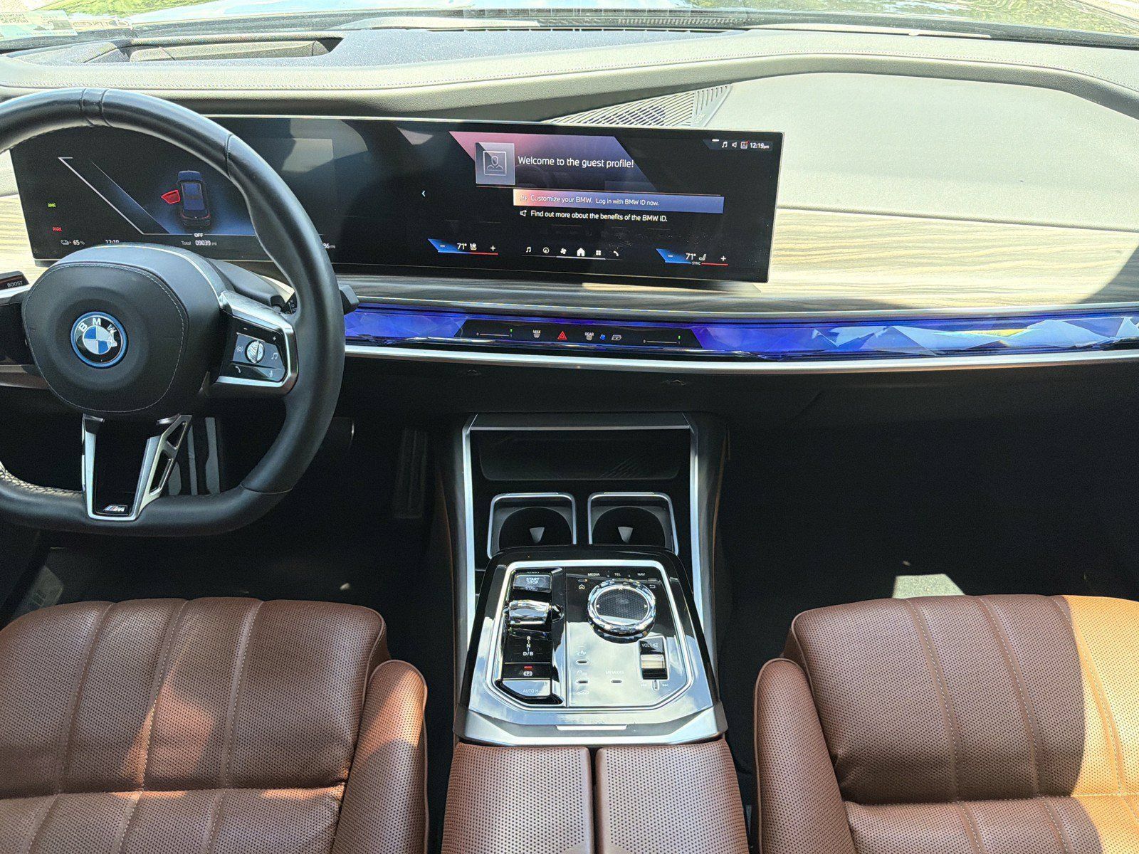 Certified 2024 BMW i7 xDrive60 w/ Executive Package AWD/4WD image 16