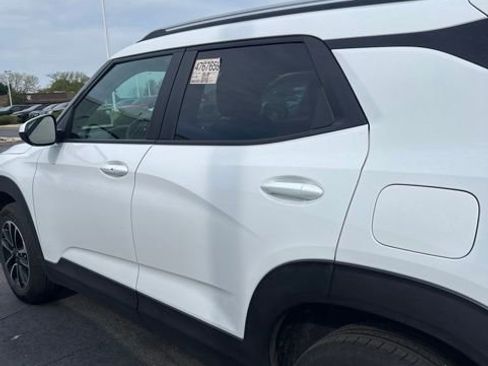 Used 2025 Chevrolet TrailBlazer LT AWD/4WD image 3