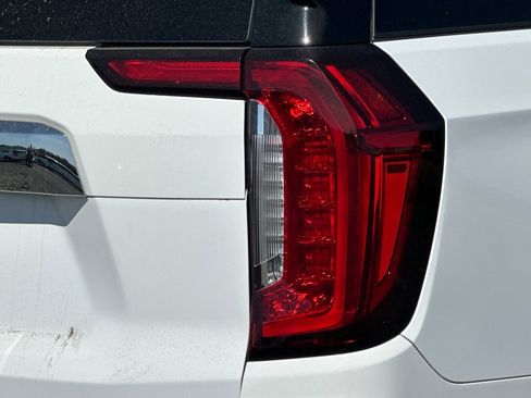 Used 2023 GMC Yukon XL SLT image 50