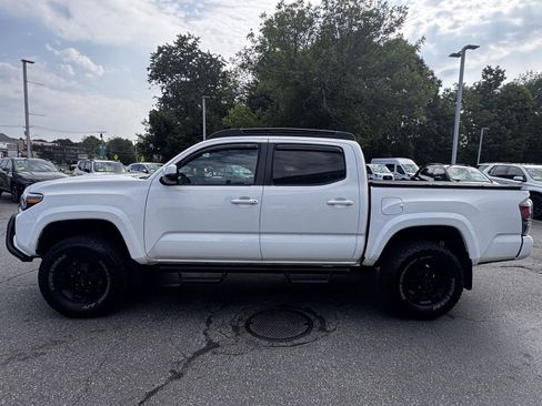 Used 2021 Toyota Tacoma TRD Sport w/ TRD Premium Sport Package AWD/4WD image 4