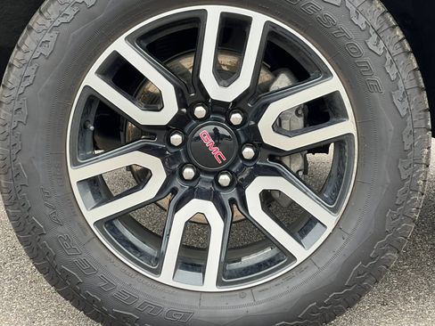 Used 2023 GMC Yukon XL AT4 w/ AT4 Premium Plus Package AWD/4WD image 8