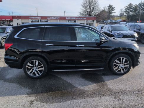 Used 2018 Honda Pilot Touring image 9