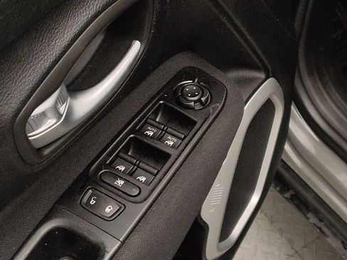 Used 2020 Jeep Renegade Latitude w/ Popular Equipment Group FWD image 27