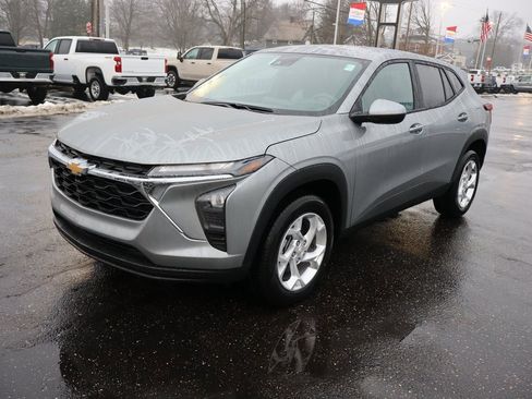 New 2026 Chevrolet Trax LS w/ LS Convenience Package image 18