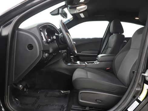 Used 2016 Dodge Charger SE w/ Popular Equipment Group image 18