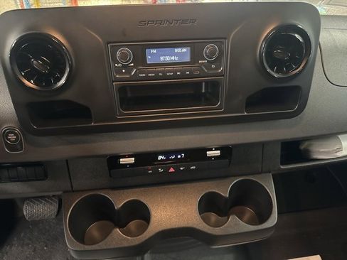 Used 2021 Mercedes-Benz Sprinter 2500 image 14