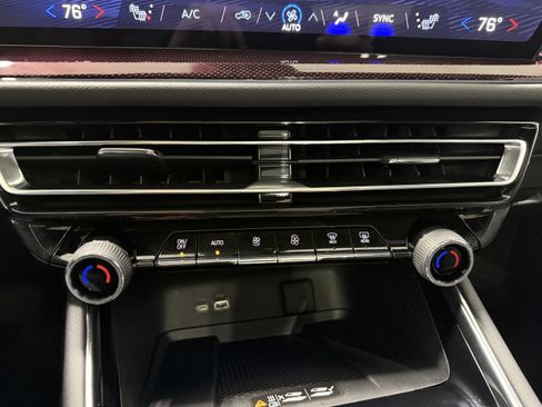 Used 2025 Chevrolet Traverse Z71 w/ Driver Confidence Package image 22