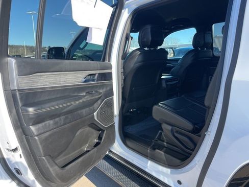 Used 2024 Jeep Wagoneer L Series II w/ Flexible Seating Group image 33