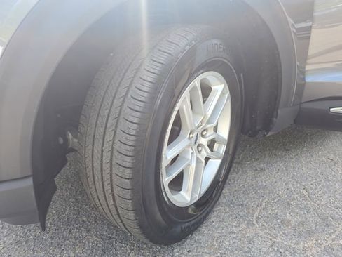 Used 2025 Ford Explorer Active image 32