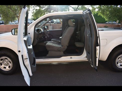 Used 2019 Nissan Frontier S image 16