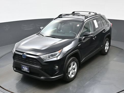 Used 2020 Toyota RAV4 XLE w/ XLE Grade Weather Package AWD/4WD image 34