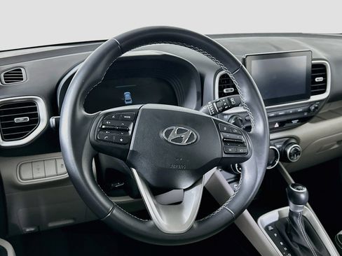Used 2025 Hyundai Venue SEL FWD image 18