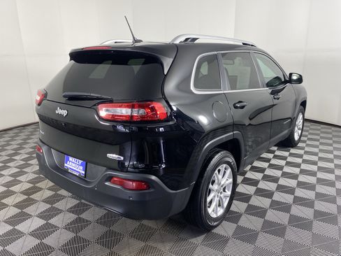 Used 2018 Jeep Cherokee Latitude w/ Safety Group AWD/4WD image 6