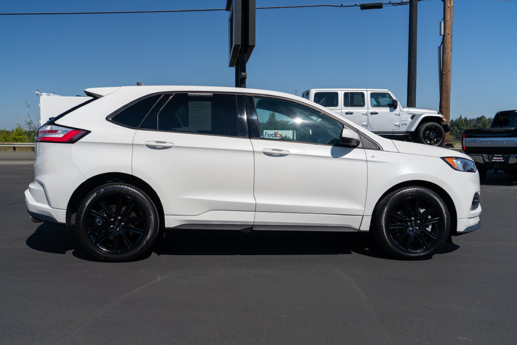 Used 2021 Ford Edge ST-Line w/ Class II Trailer Tow Package AWD/4WD image 7