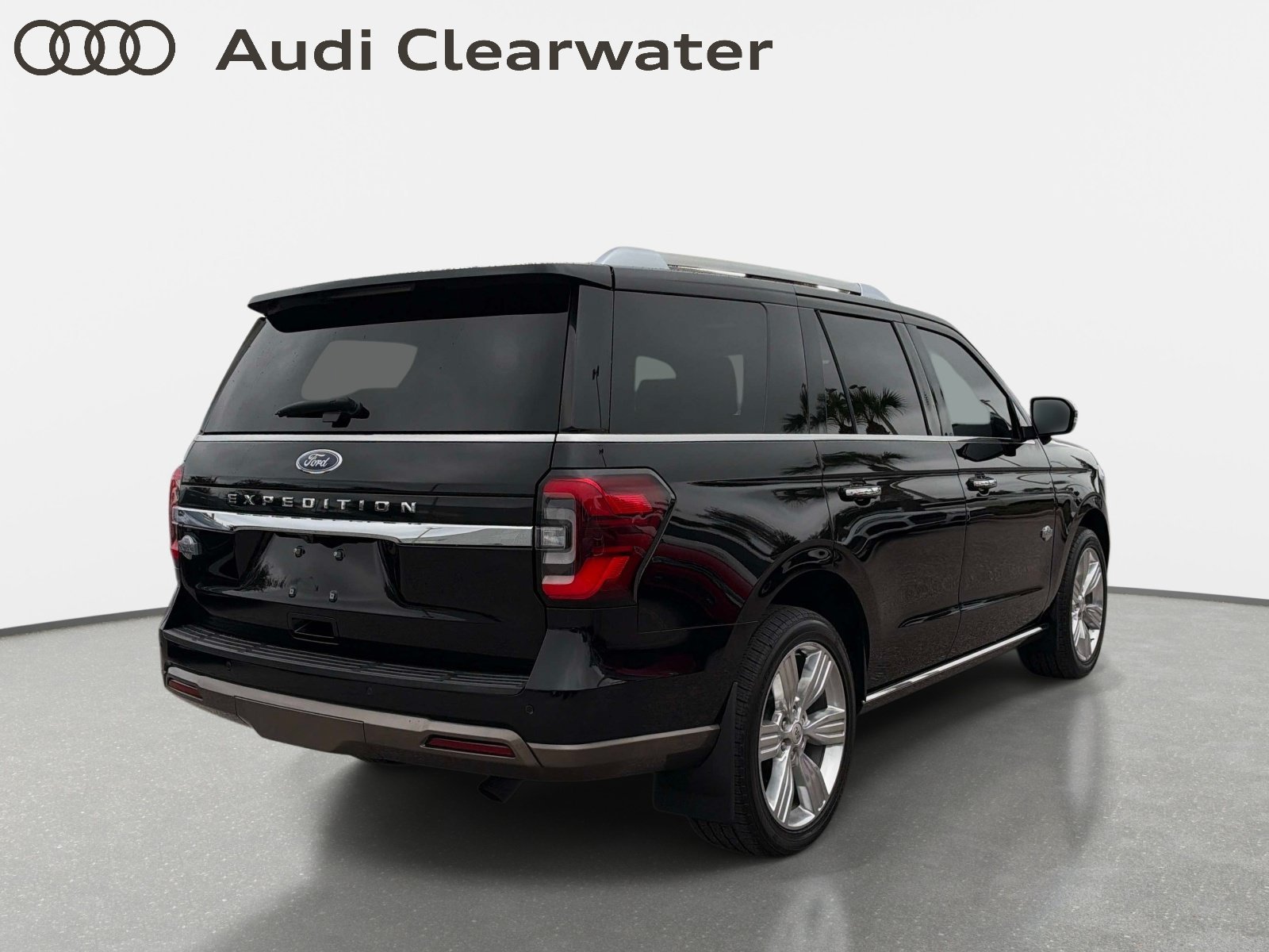 Used 2023 Ford Expedition King Ranch RWD image 3