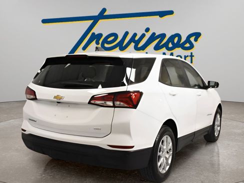 Used 2022 Chevrolet Equinox LS AWD/4WD image 3
