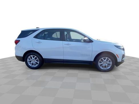 Used 2023 Chevrolet Equinox LS image 3