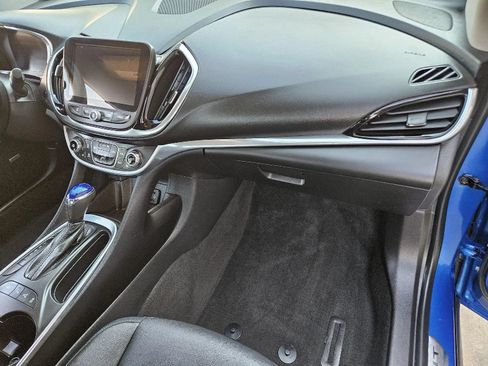Used 2017 Chevrolet Volt Premier w/ Driver Confidence II Package FWD image 17
