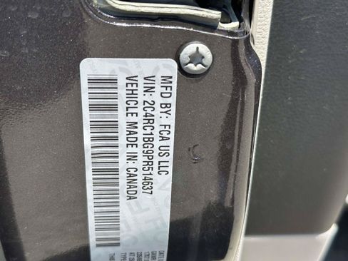 Used 2023 Chrysler Pacifica Touring-L FWD image 16