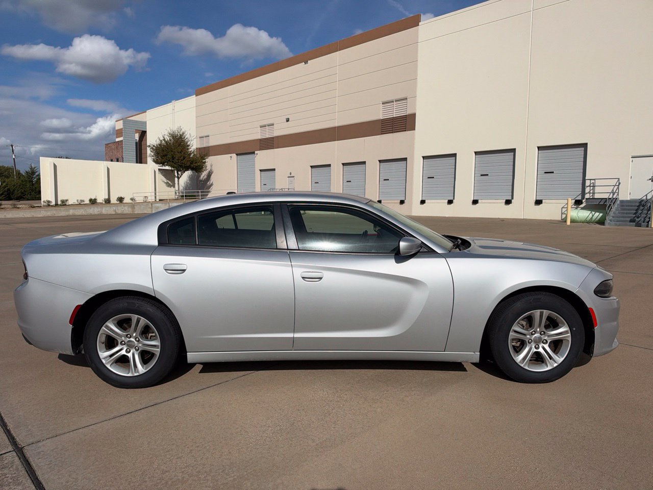 Used 2022 Dodge Charger SXT RWD image 4