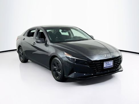 Used 2023 Hyundai Elantra SEL FWD image 3