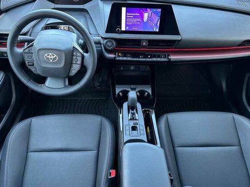 Used 2025 Toyota Prius Plug-In Hybrid image 10