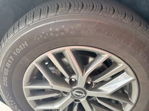 Used 2024 Nissan Rogue S FWD image 27