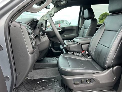 Used 2026 Chevrolet Silverado 1500 Custom Trail Boss w/ Dark Appearance Package AWD/4WD image 4