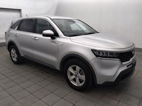 Used 2021 Kia Sorento LX FWD image 11
