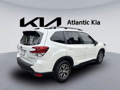 Used 2023 Subaru Forester Premium AWD/4WD image 6