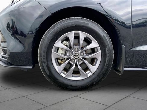 Used 2024 Toyota Sienna LE FWD image 11