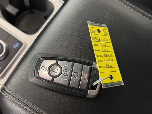 Used 2021 Ford Explorer Limited w/ Equipment Group 301A AWD/4WD image 36