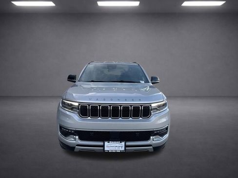 Used 2024 Jeep Wagoneer L Series II w/ Flexible Seating Group AWD/4WD image 3