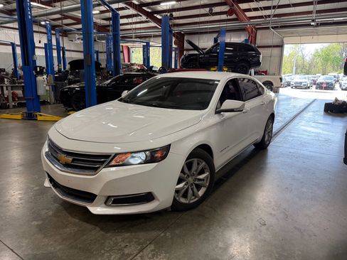 Used 2017 Chevrolet Impala LT FWD image 2