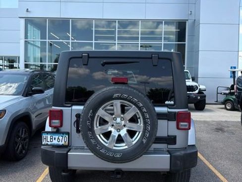 Used 2016 Jeep Wrangler Unlimited Sahara w/ Connectivity Group AWD/4WD image 8