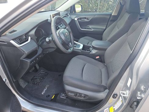 Used 2024 Toyota RAV4 XLE w/ Convenience Package image 9