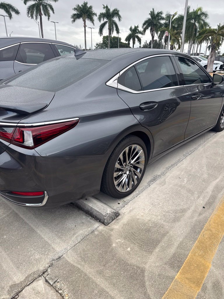Used 2024 Lexus ES 300h w/ Technology Package FWD image 6
