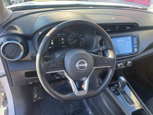 Used 2023 Nissan Kicks SV image 18