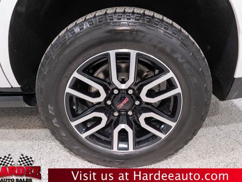 Used 2023 GMC Yukon AT4 w/ Technology Package image 10