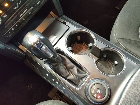 Used 2019 Ford Explorer XLT image 26