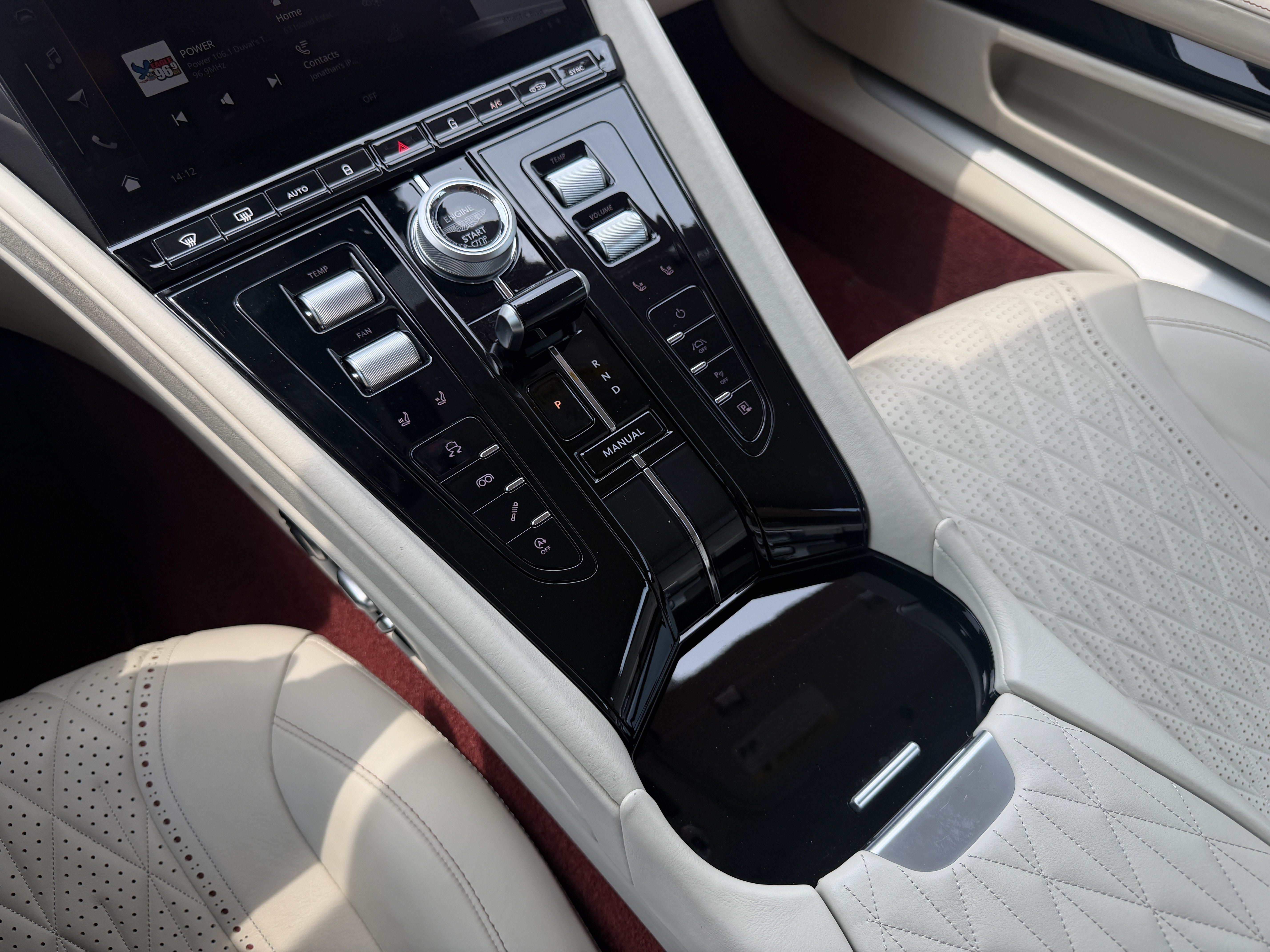 Used 2024 Aston Martin DB12 Coupe RWD image 28