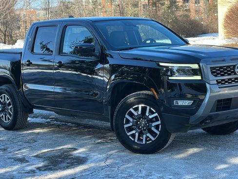 Certified 2025 Nissan Frontier SL image 1