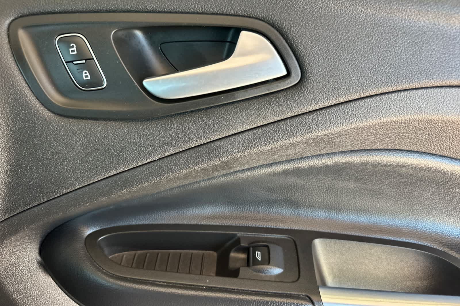 Used 2018 Ford Escape SE w/ SE Sync 3 Package AWD/4WD image 19