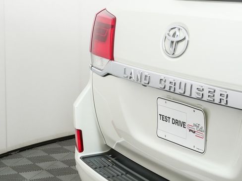 Used 2021 Toyota Land Cruiser image 37