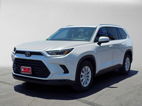 Used 2026 Toyota Grand Highlander FWD image 7