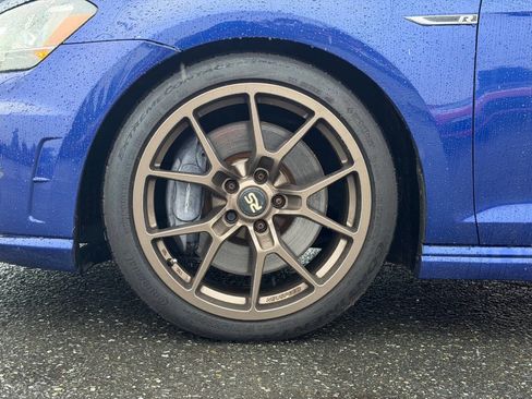 Used 2016 Volkswagen Golf R 4-Door image 2