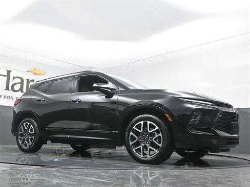 Used 2025 Chevrolet Blazer RS image 2